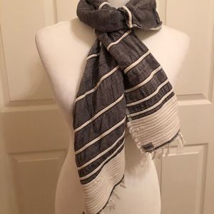 Brand New Tonlé scarf gray and white